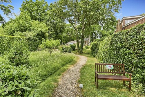 Kipper Cottage, Book Feriehus Hoteller i Wootton Bridge med parkering, Parkering
