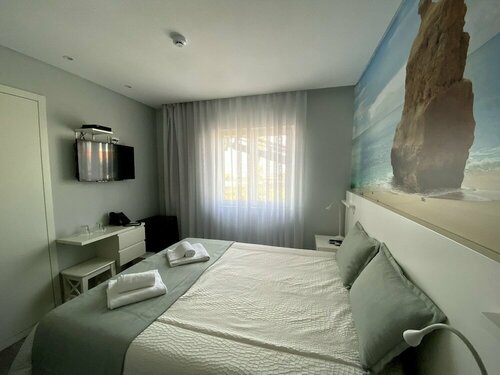 Golden Beach Guest House & Rooftop Bar, Забронировать Гостевой дом Praia de Faro 