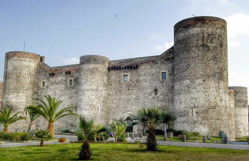 Crispi Rooms, Забронировать Отель Отели Катании с парковкой, рядом с Stesicoro Metro Station, Парковка