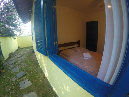 Yellow Guest House, Забронировать Гостевой дом Консейсано-ди-Жакарей Мангаратиба