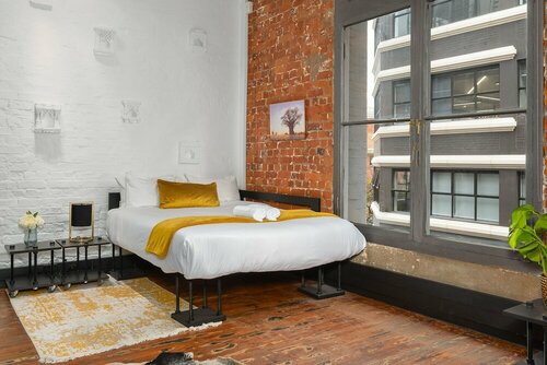 Wolroy House 407
