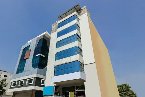OYO 24993 Royal Inn Hotel, Réserver Hôtel Madhapur 