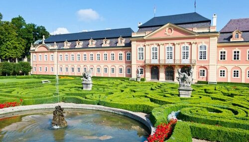 Hotel Karlštejn, Book Hotel Hoteller i Central Bohemia med parkering, Parkering