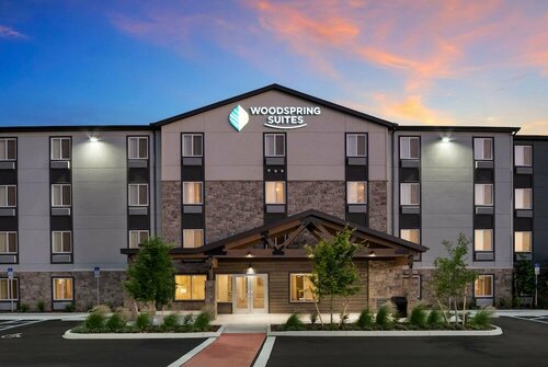 WoodSpring Suites Orlando I-4 & Convention Center, Забронировать Отель Орландо Диснейуорлд Орландо, рядом с Museum of Illusions Orlando
