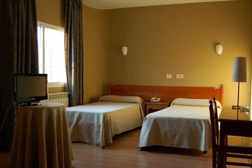Hotel París, Забронировать Отель Отели Пойо с бассейном, Бассейн