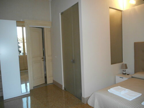 Azzurra Rooms, Забронировать Отель Рионе Монти Рим, рядом с Площадь Республики