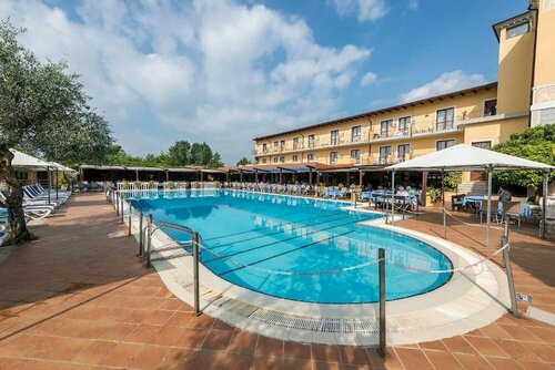 Villaggio Albergo Hotel Antico Monastero, Забронировать Отель Отели Ломбардии с парковкой, Парковка
