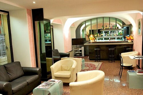 Comfort Hotel Europa Genova City Centre, Забронировать Отель Генуя Итальянская Ривьера, рядом с Zecca-Righi Funicular