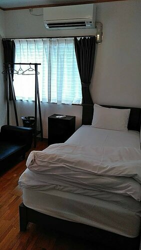 Guest House Minami, Book Pension Okinawa hoteller med parkering, Parkering
