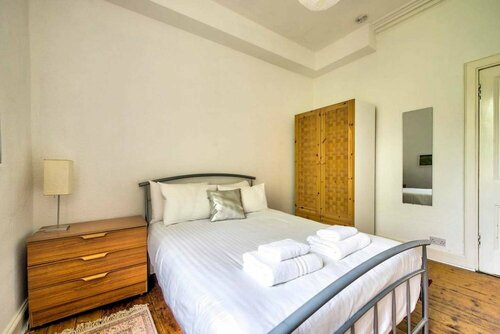 Bright Flat in City Centre for up to 6 Guests!, Book Lejlighed Edinburgh hoteller med parkering, Parkering
