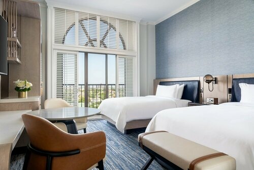 Four Seasons Resort and Club Dallas at Las Colinas, Забронировать Отель Отели Ирвинг с парковкой, рядом с Развлекательный комплекс Toyota Music Factory, Парковка