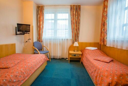 Farys, Book Hotel Krynica Zdrój Lillepolen