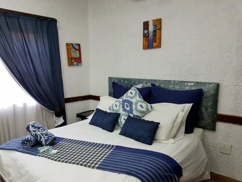 Magia Guest House, Book Pension Hoteller i Rustenburg med parkering, Parkering