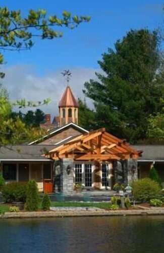 Village Inn - Blowing Rock, Забронировать Отель Отели в центре Блоуинг-Рок, в центре