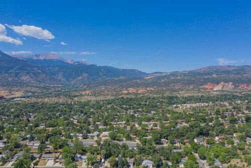 4BR Dog-friendly Minutes to Garden of the Gods, Забронировать Дом для отпуска Колорадо-Спрингс Колорадо