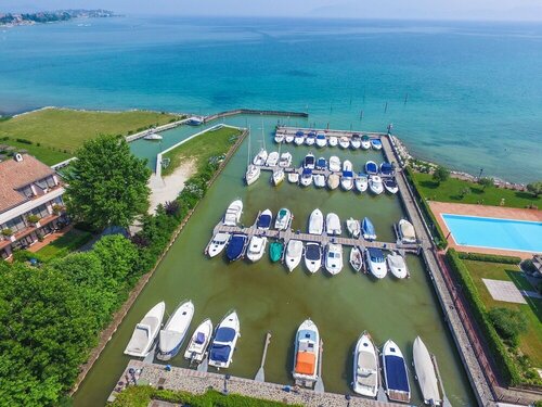 Hotel Riel, Забронировать Отель Отели Ломбардии с парковкой, Парковка