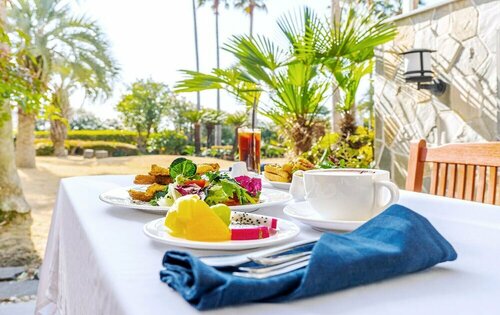 The Suites Hotel Jeju, Забронировать Отель Юнгмун Согвипхо, рядом с Эко-деревня Йерэ