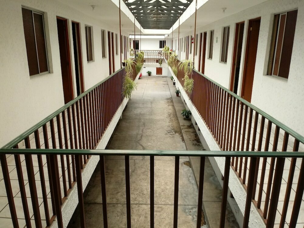 Hotel El 2000