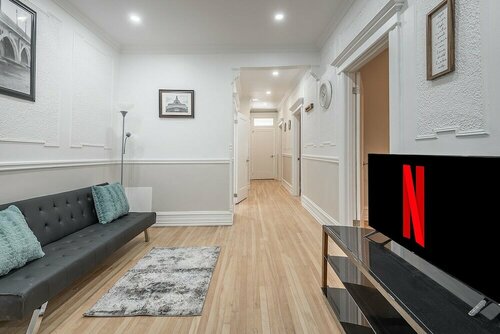 Cozy Private BR in the heart of Plateau, Забронировать Апартаменты/квартира Монреаль Квебек, рядом с Mount Royal Cemetery