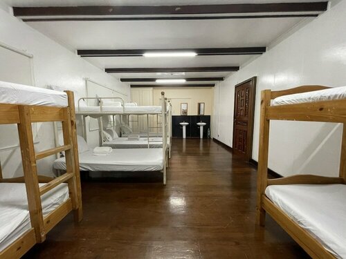 1888 Staycation Inn by Cocotel, Rezerwuj Hotel Hotele w Manila z Basenem, Basen