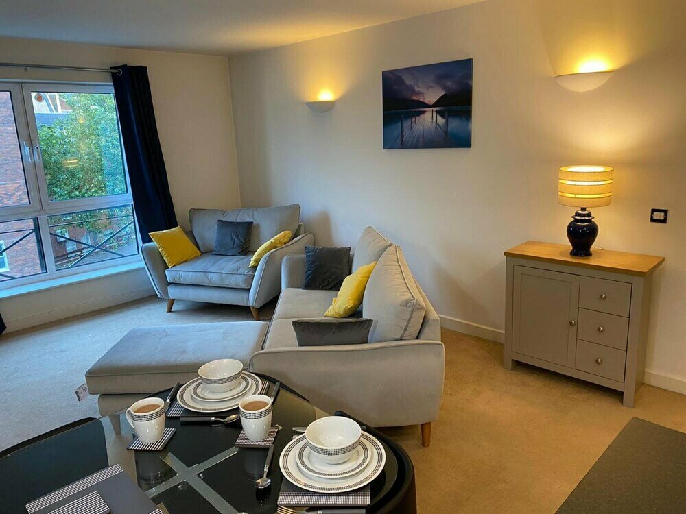 City Centre Apartment With Secure Parking