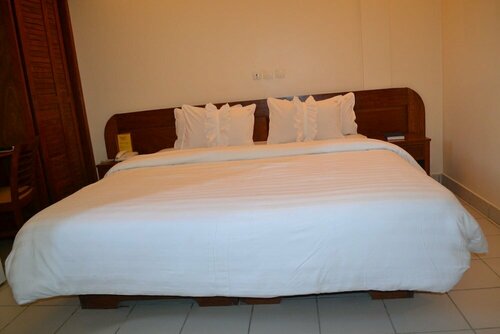 Planet Hotel, Забронировать Отель Дуала Wouri