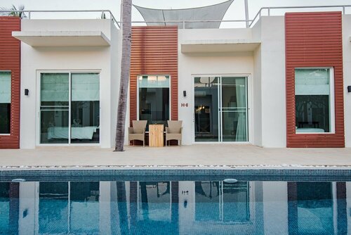 The Beach Village Resort, Забронировать Курортный отель Отели Прачуапкхирикхан с парковкой, Парковка