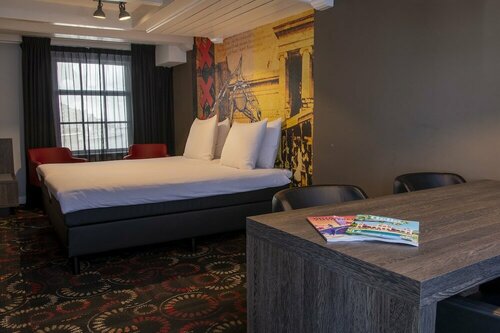 Leonardo Eden Hotel Amsterdam City Center, Забронировать Апарт-отель Отели Амстердама с парковкой, рядом с TomTom, Парковка