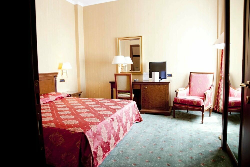 N J Hotel