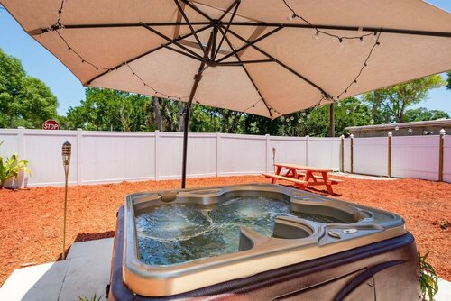 Cozy Jacuzzi Home, Забронировать Отель Тампа штат Флорида