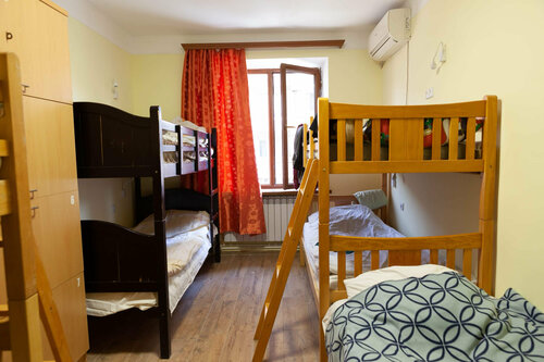 Center Hostel and Tours, Забронировать Хостел Хостелы Еревана, рядом с Дом-музей Ованеса Туманяна, Хостел
