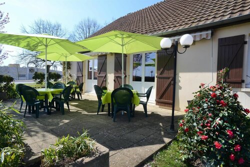 Kyriad Dijon Est - Quetigny, Reservar Hotel Hotéis em Quetigny com estacionamento, Estacionamento