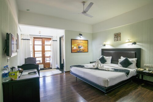The Silvertips, Book Hotel Munnar New Delhi