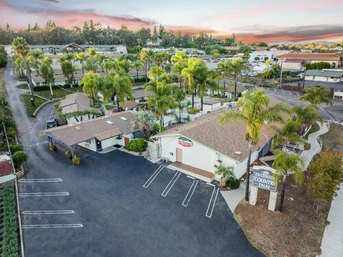 Fallbrook Country Inn, Забронировать Мини-отель Фоллбрук San Diego County, рядом с Grand Tradition Estate and Gardens
