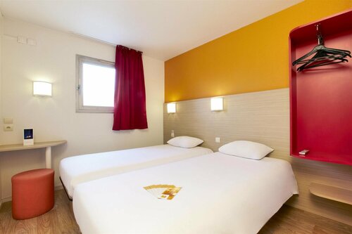 Premiere Classe Angoulême La Couronne, Book Hotel Hoteller i Charente med pool, Swimmingpool