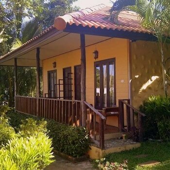 Paradise Bungalows, Забронировать Отель Пляж Кай-Бае Ban Phai Bae, рядом с Пляж Кай Бэ