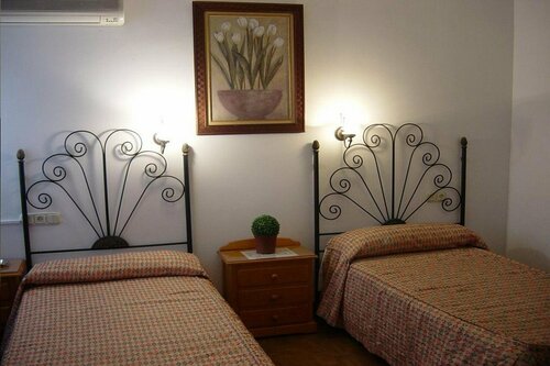 Hostal Colon Antequera, Забронировать Хостел Отели провинции Малаги с парковкой, Парковка