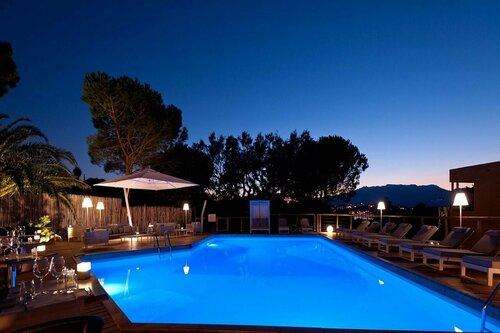 Isulella Hotel & restaurant, Prenota Hotel Hotel a Corsica con piscina, Piscina