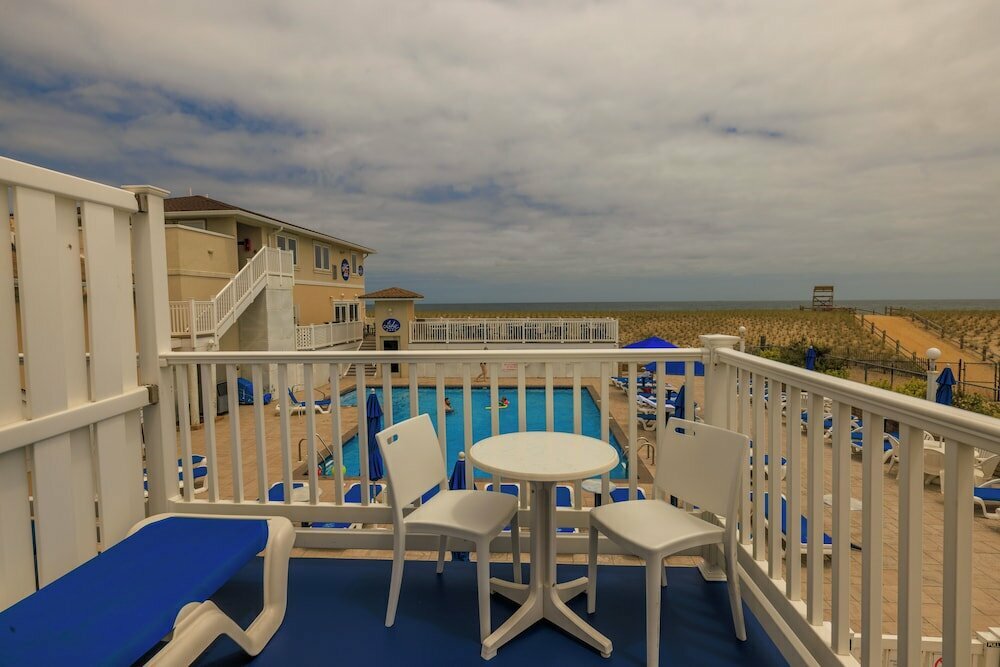 The White Sands Oceanfront Resort & Spa