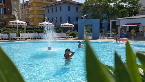 Hotel Atlas, Varaa Hotelli Marche hotellit, joissa on uima-allas, Uima-allas