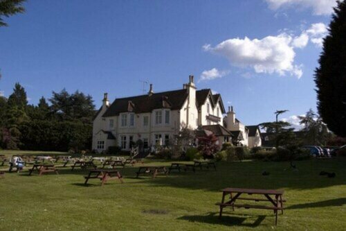 Worplesdon Place Hotel, Забронировать Отель Отели High Weald с парковкой, Парковка