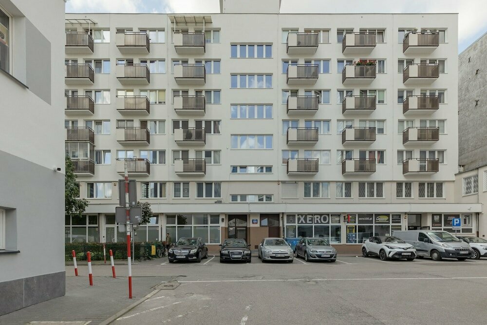 Apartment Chmielna 100 by Renters