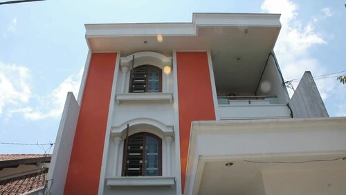 Spot On 91523 Kenari Guesthouse, Брондау Қонақ үй Kudus Central Java