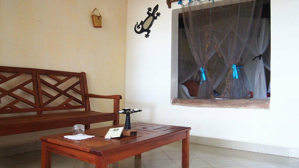 Caliente Beach Lodge