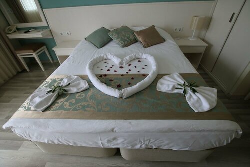 Artemis Hotel, Забронировать Отель Отели Бодрум с питанием, рядом с Французская башня, Пансион