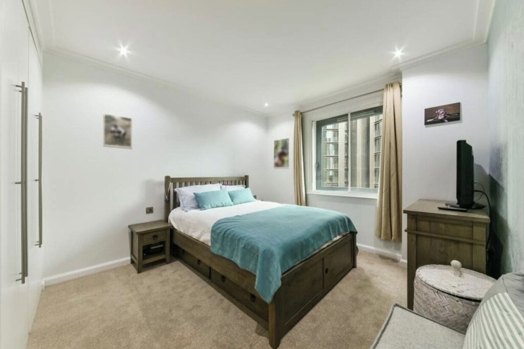 Canary Wharf Waterfront Apartments
