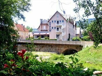 Hôtel Restaurant Spa Le Pont Roupt, Book Hotel Hoteller i Rhône-Alps med parkering, Parkering