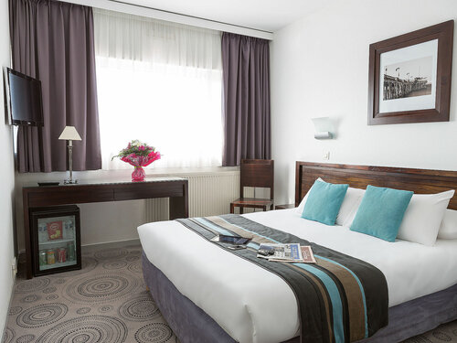 Hotel Lille Europe, Забронировать Отель Отели Лилля с бассейном, рядом с Торговый центр Euralille, Бассейн