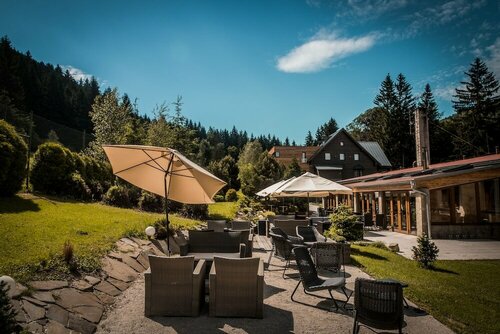 Hotel & Garden U Holubů, Забронировать Отель Челадна 