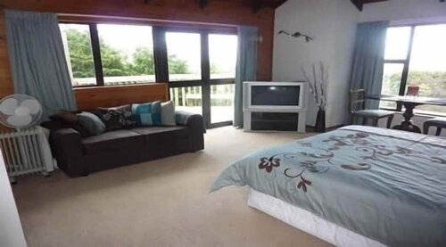 Grafton Cottage & Chalets, Забронировать Шале Отели Темс 4 звезды, 4*